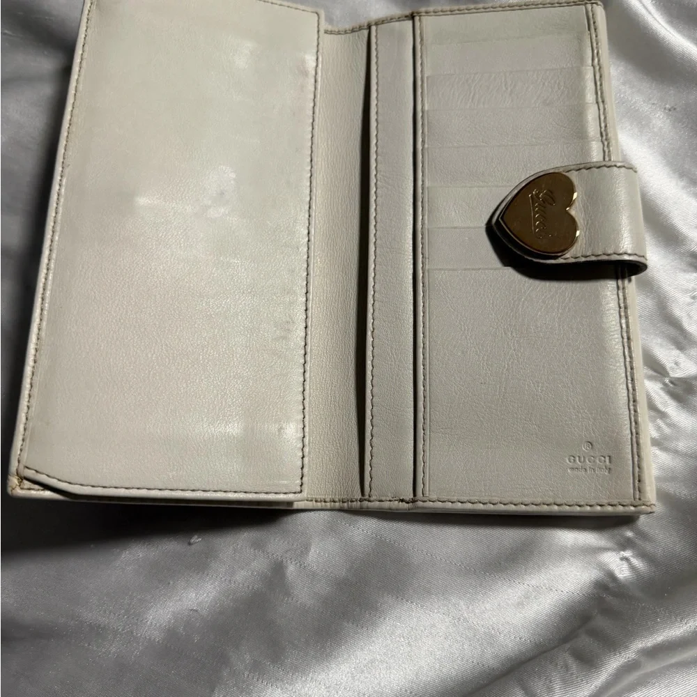 Gucci Brown GG Canvas Continental Wallet with White Trim and Heart Clasp - Picture 6 of 12